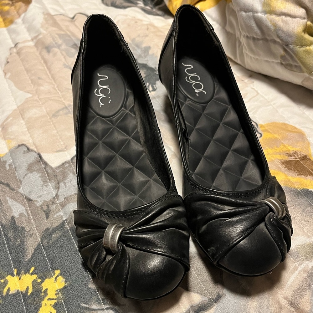 Black small wedges